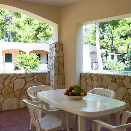 Villaggio Lunga 3* Βιέστε