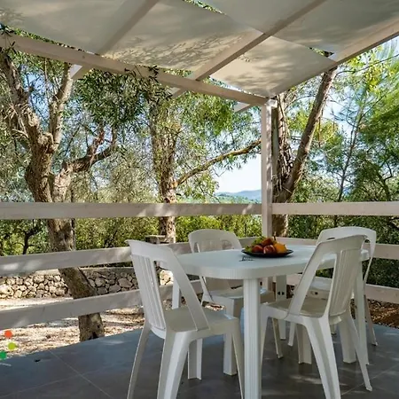 Villaggio Lunga 3* Βιέστε
