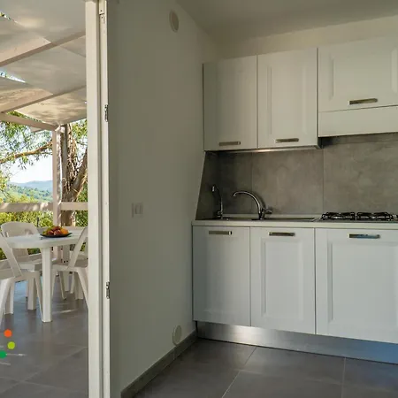 Villaggio Lunga 3* Βιέστε
