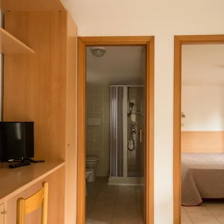 Villaggio Lunga 3* Βιέστε