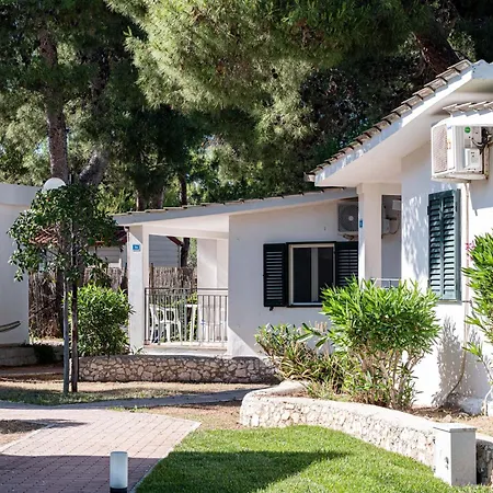 Πάρκο διακοπών Villaggio Lunga Βιέστε
