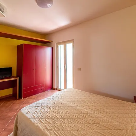 Villaggio Lunga 홀리데이파크 3*